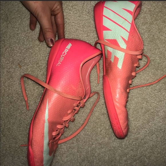 pink nike indoor soccer shoes